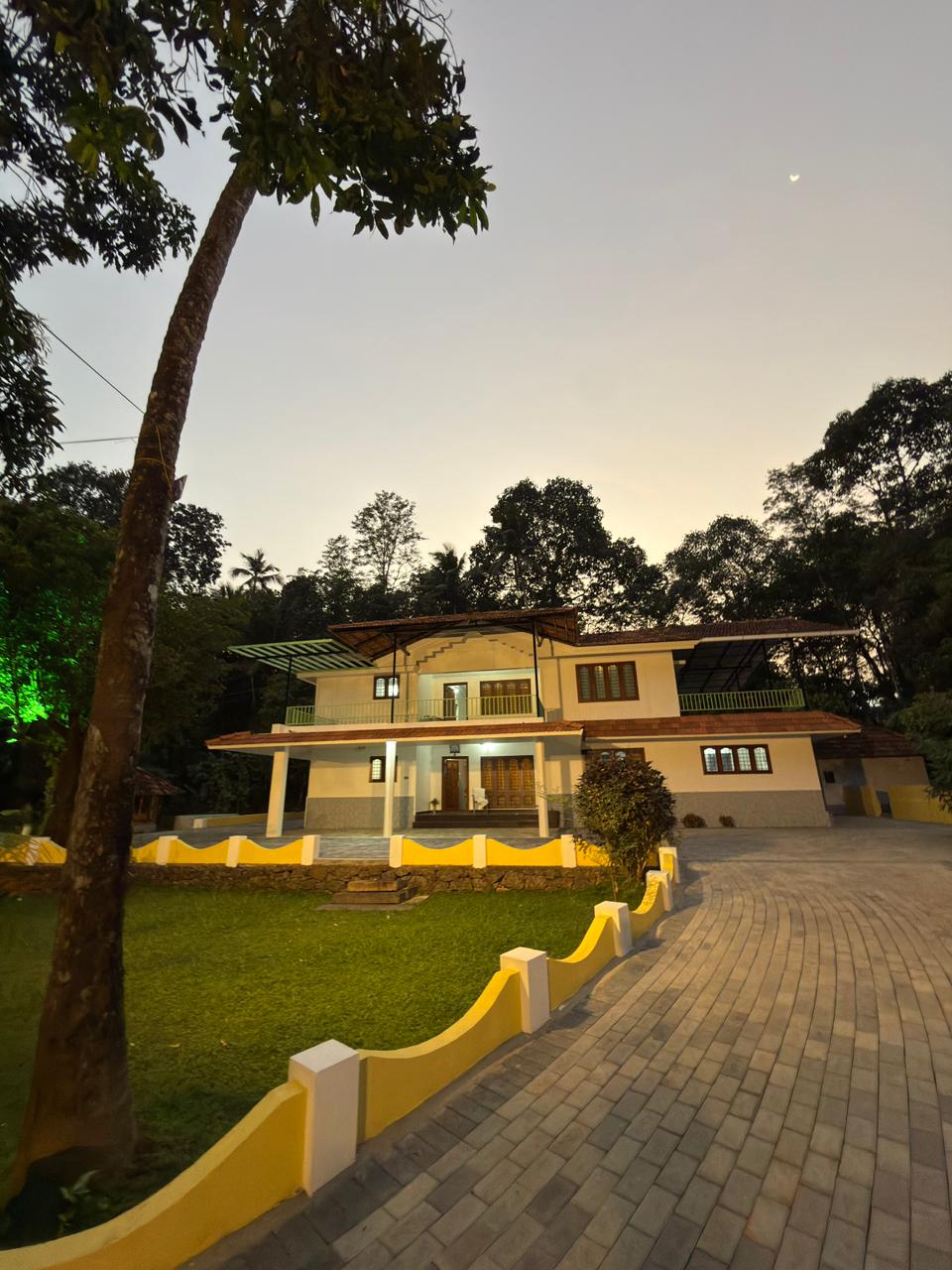 Peaceful stay in Kerala Karimannoor nature view